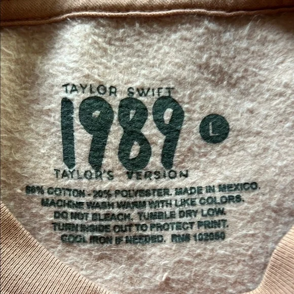 Taylor Swift Pink Sweatshirt - Picture 3 of 3